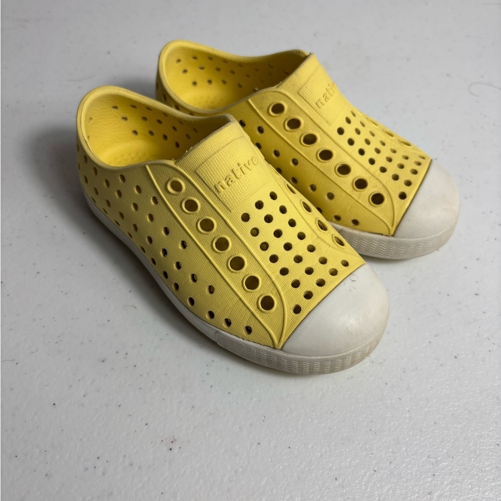Native Jefferson Light Yellow Slip On Water Shoe Child Size 8